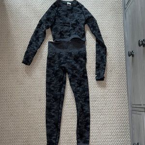 Women’s gymshark camo set
